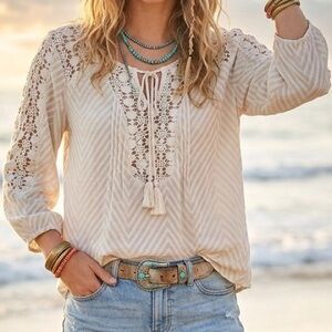 NEW Women’s Bila Lightweight Ecru Crochet Lace Top Blouse Size Large